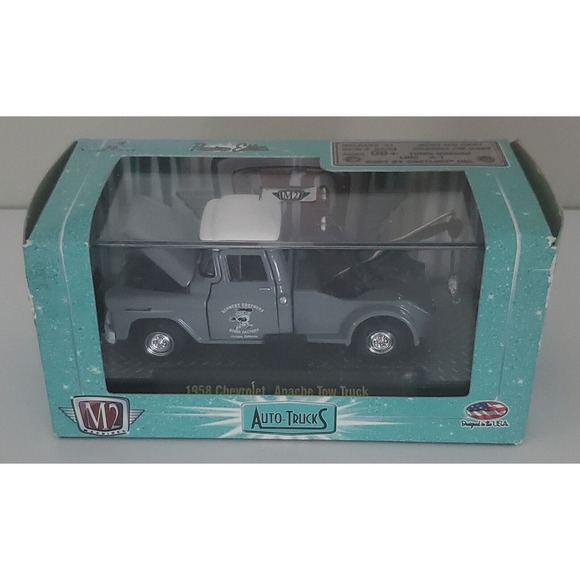 M2 1958 Chevrolet Apache Tow Truck 1/64 New - Picture 1 of 3